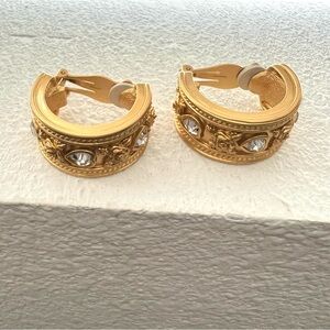 Vintage Elizabeth Taylor for Avon Clip On Earrings